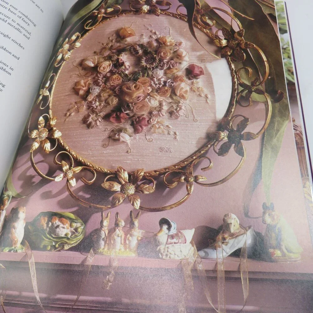 Exquisite Embroidery By Robbyn MacDonald Hardback